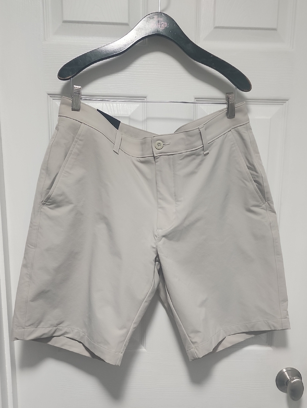 Under Armour Men's Light Beige Performance Shorts 38
